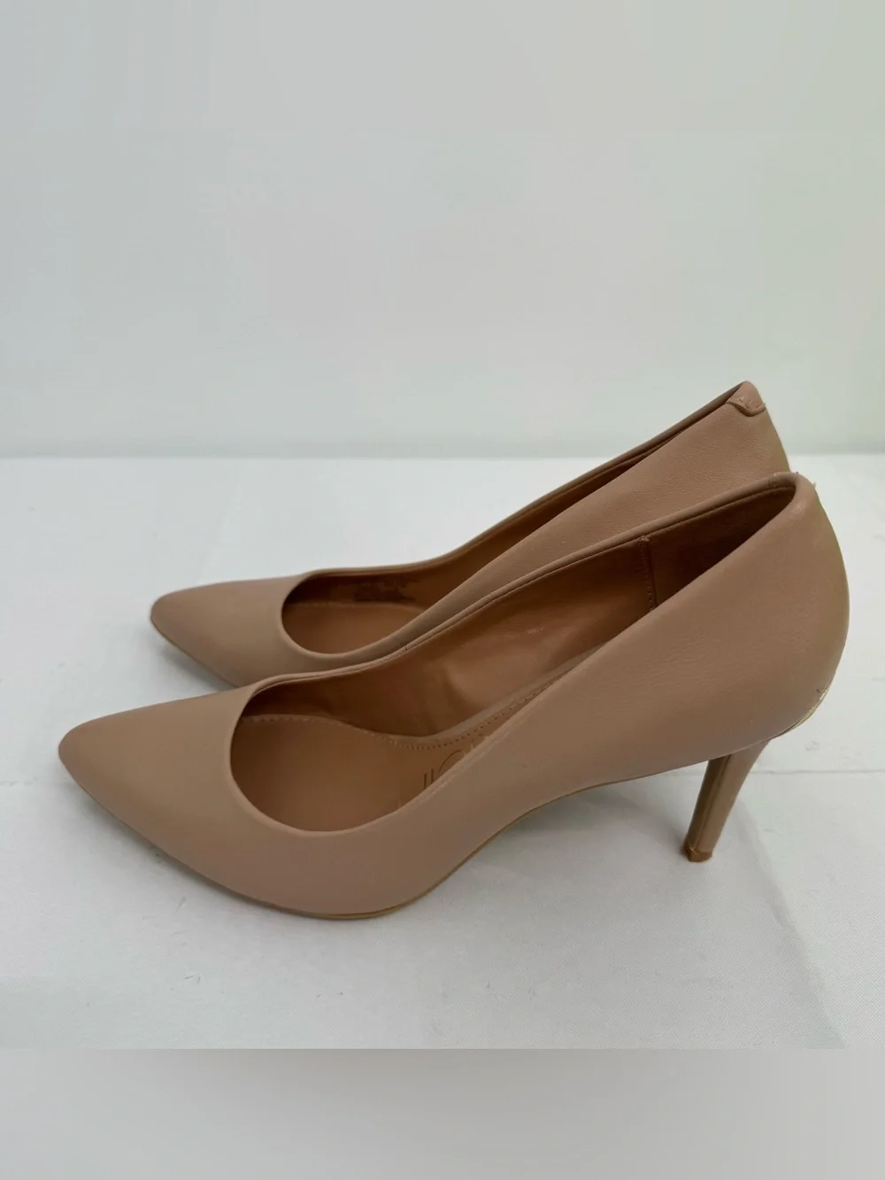 Calvin Klein Kamara Pointed Toe Stiletto Pump Size 7 Leather With Box